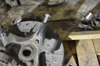 Кулак поворотный задний правый со ступицей и пыльником Opel Insignia 4WD