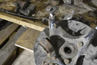 Кулак поворотный задний правый со ступицей и пыльником Opel Insignia 4WD