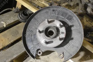 Кулак поворотный задний правый со ступицей и пыльником Opel Insignia 4WD