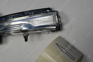 Повторитель в зеркало правый Volvo XC60 2008-2017 (уценка)