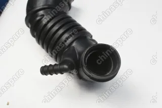 Патрубок воздушный Mitsubishi L200 KB4T 4D56