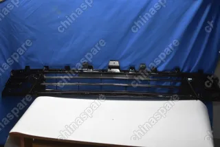 Решетка бампера переднего центральная Haval Jolion