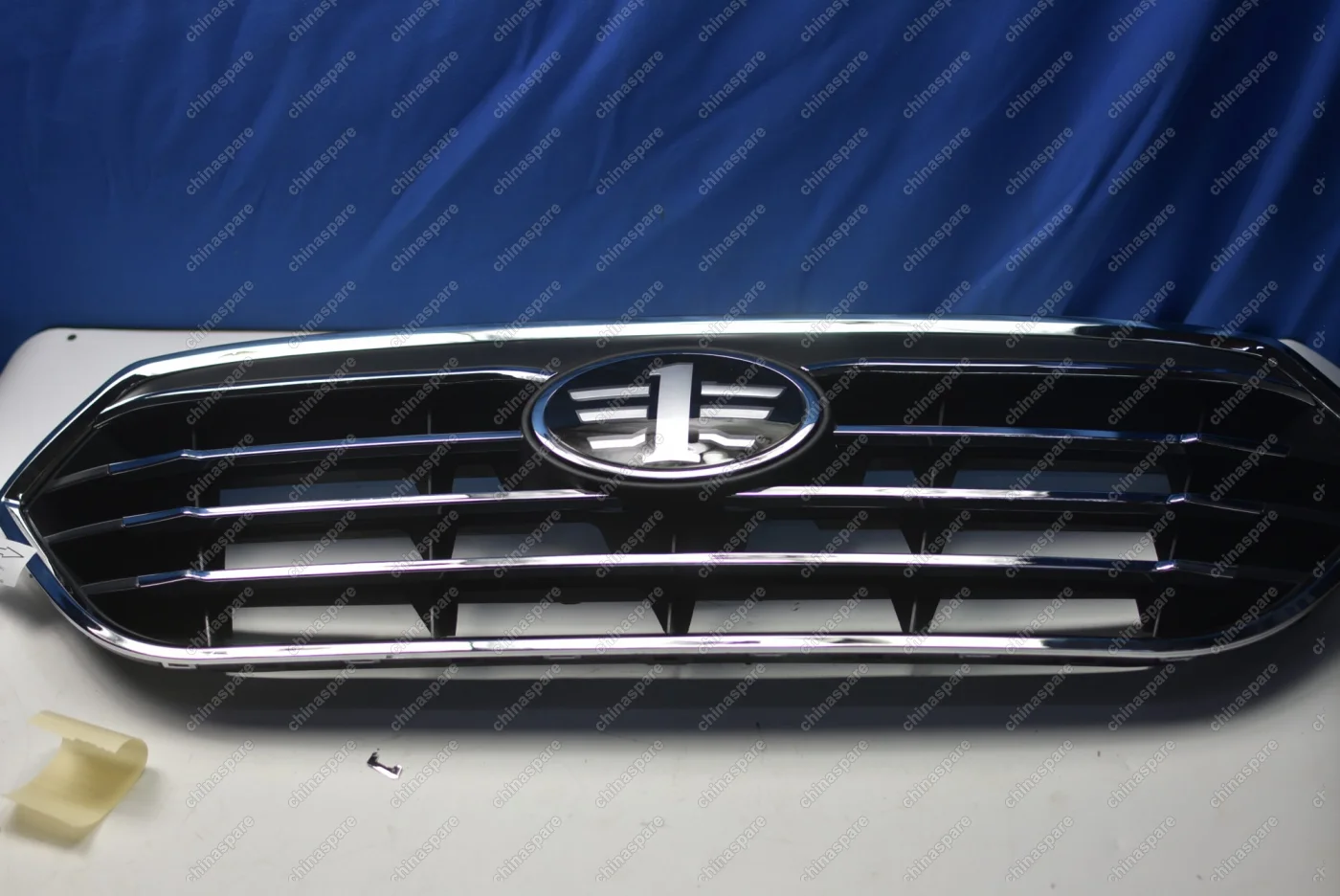 Решетка радиатора FAW Besturn X40 (уценка)