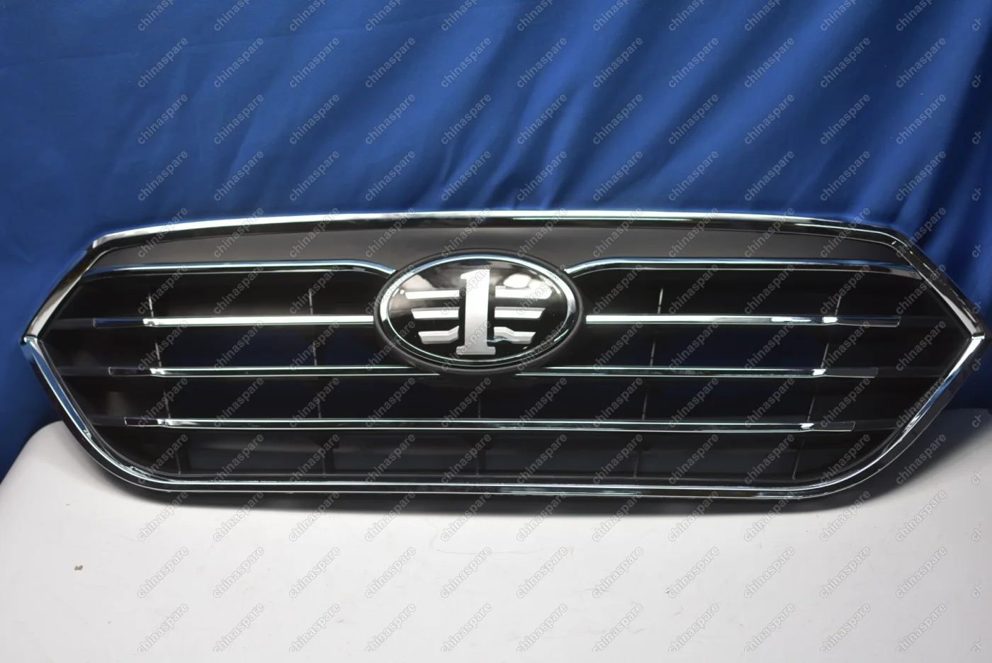 Решетка радиатора FAW Besturn X40 (уценка)