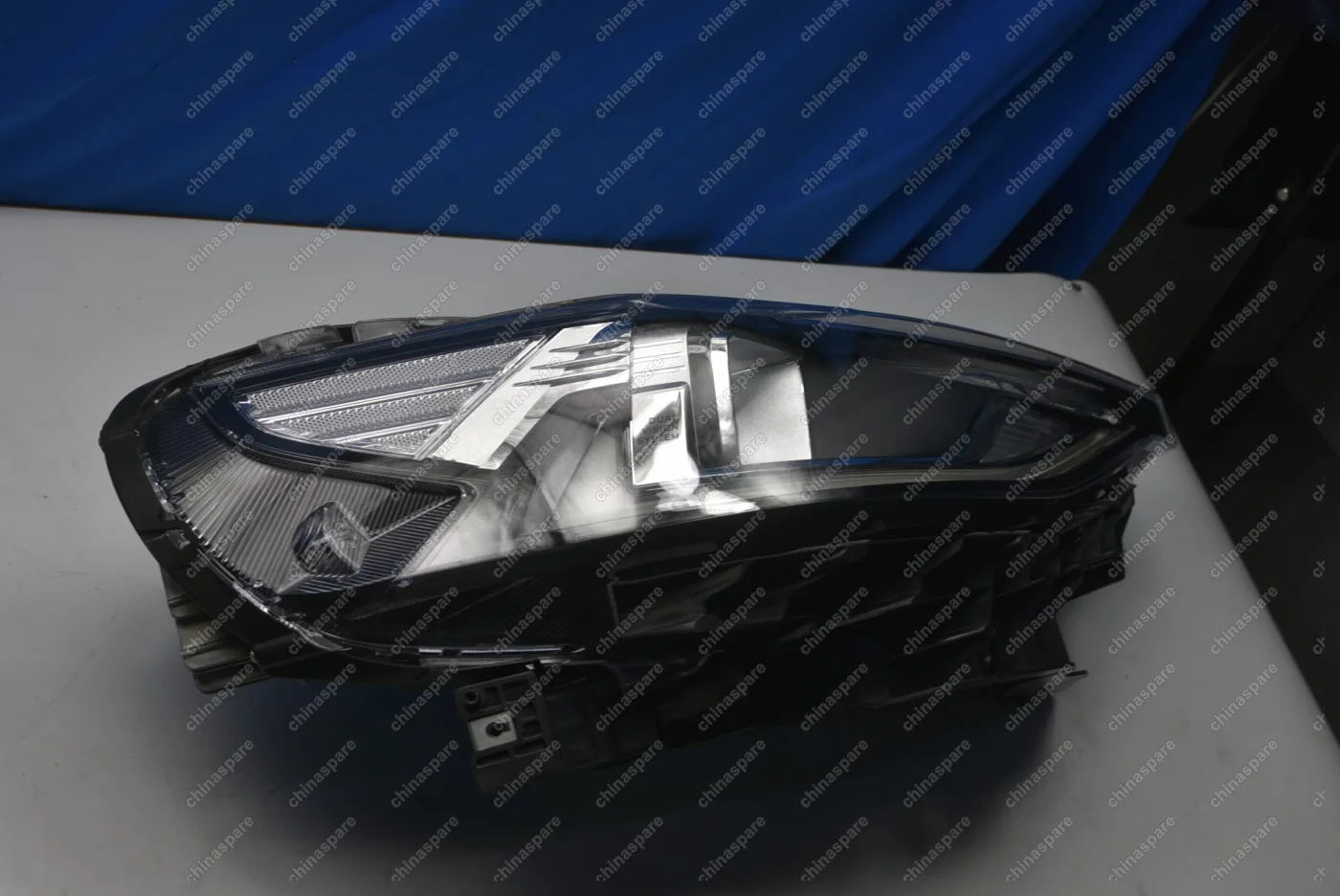 Фара головного света правая в сборе Haval F7 (уценка)