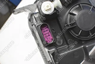 Фара головного света правая (галоген) Geely Coolray