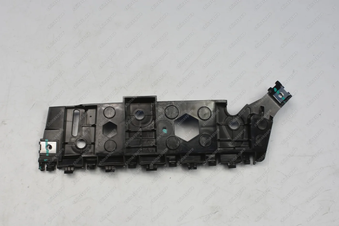 Кронштейн бампера переднего левый (к крылу) Chery Tiggo 7 Pro