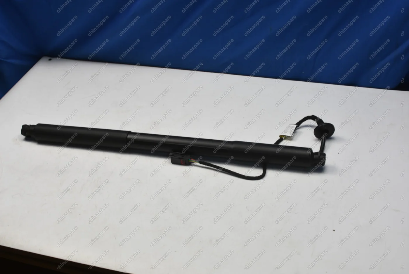 Амортизатор багажника левый Volvo XC60