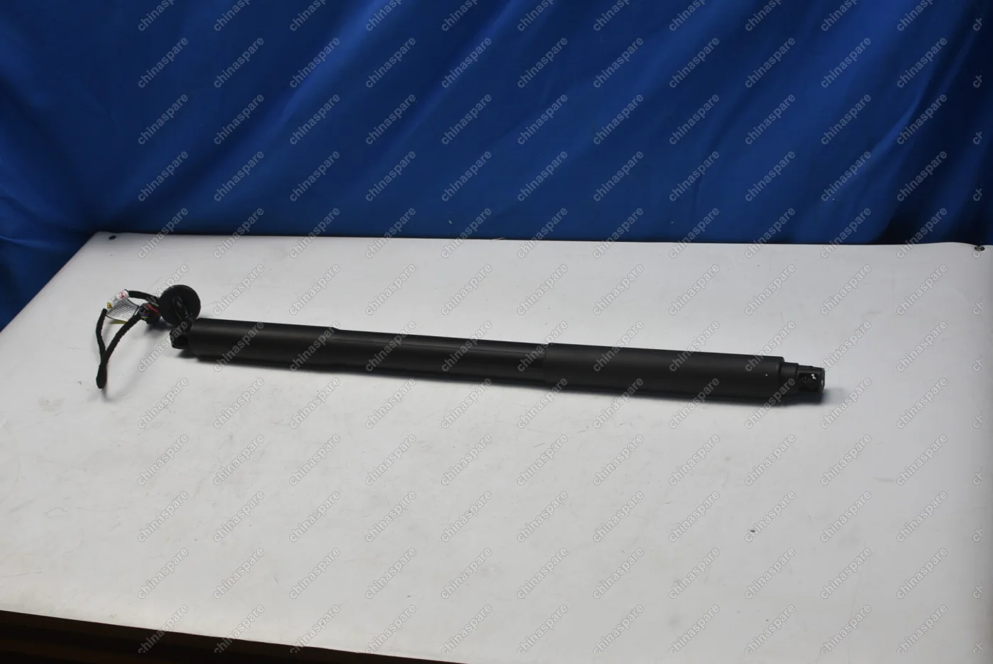 Амортизатор багажника правый Volvo XC60