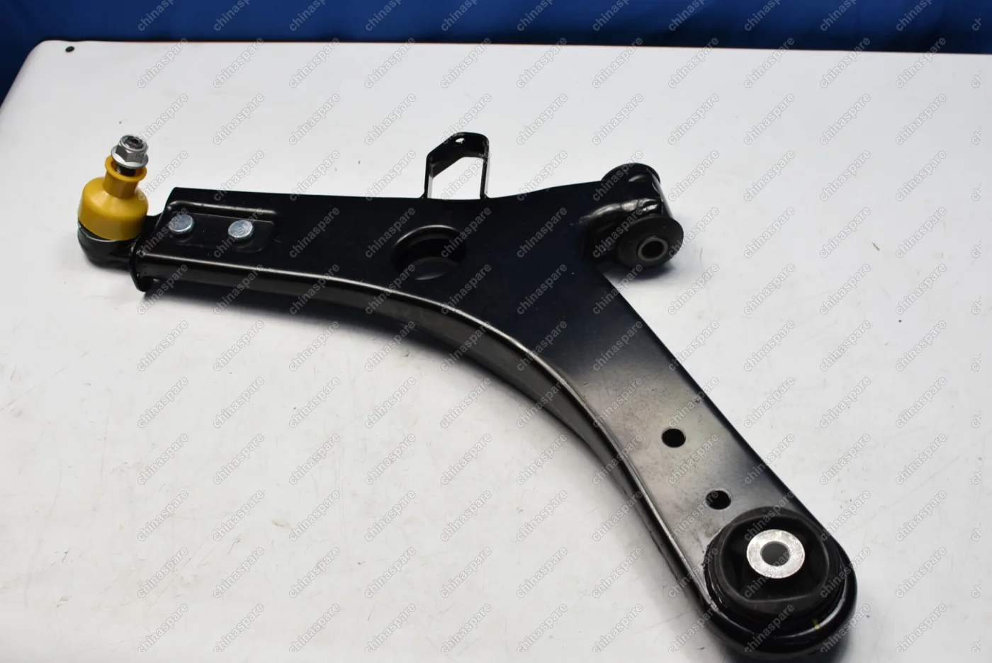 Рычаг передний левый Luxgen