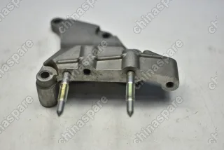 Кронштейн опоры ДВС правый Luxgen 7