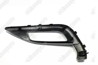 Окантовка противотуманной фары правая Geely Atlas