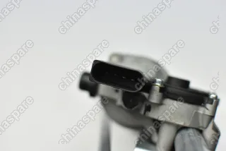 Трапеция стеклоочистителя в сборе с мотором Haval F7