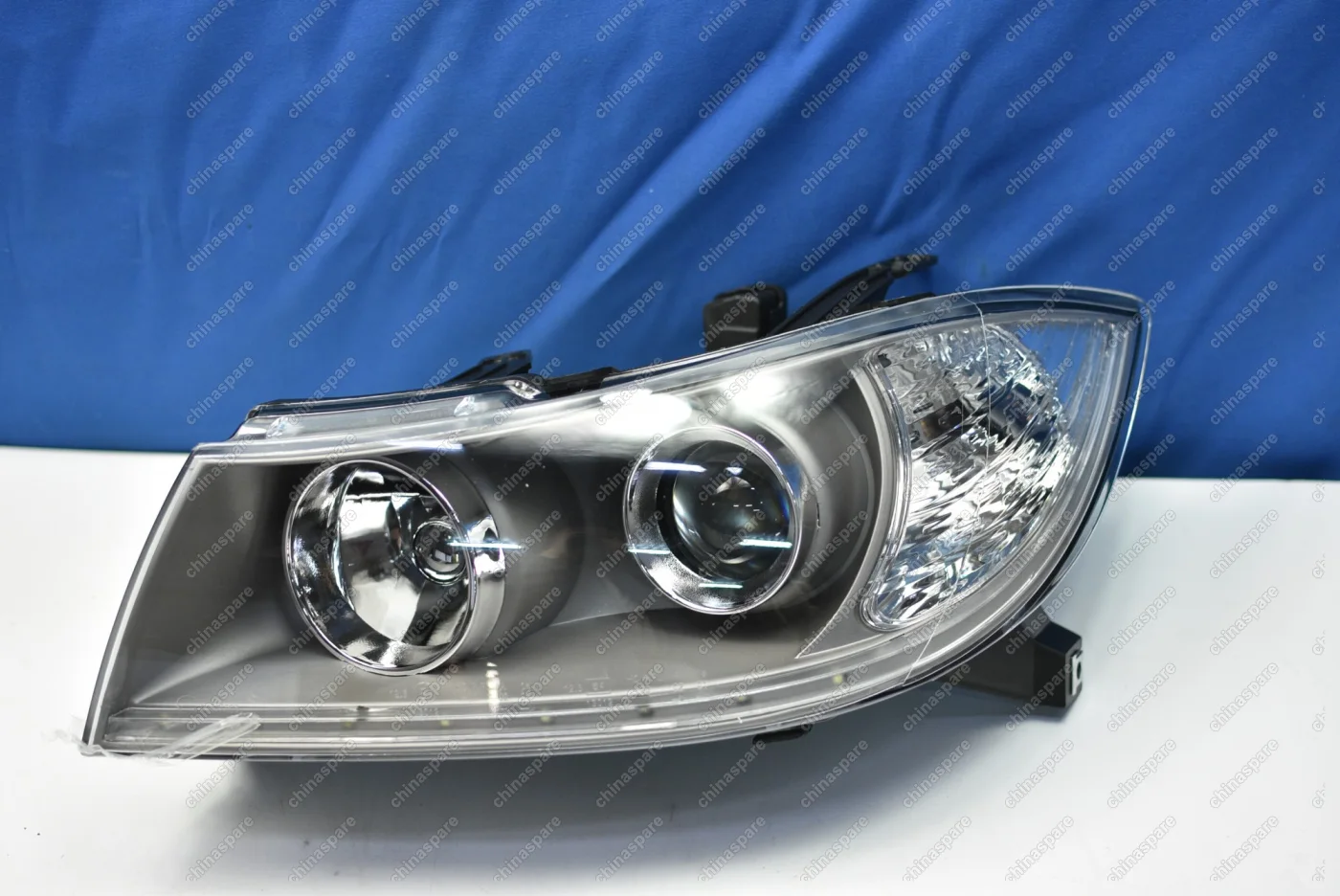 Фара головного света левая (диодная полоса) Lifan Solano 1 2010-2014