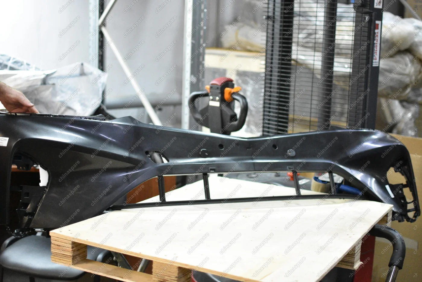 Бампер передний (верхняя часть) Geely Coolray (уценка)