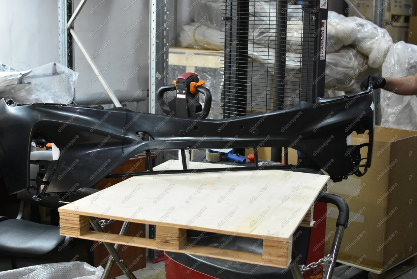 Бампер передний (верхняя часть) Geely Coolray (уценка)