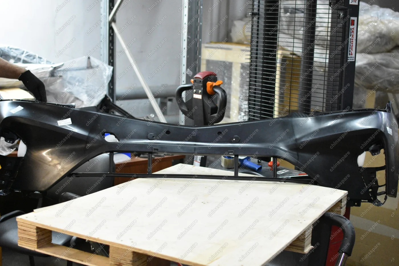 Бампер передний (верхняя часть) Geely Coolray (уценка)