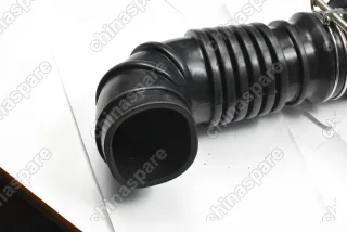 Патрубок воздушный Mitsubishi L200 KB4T 4D56