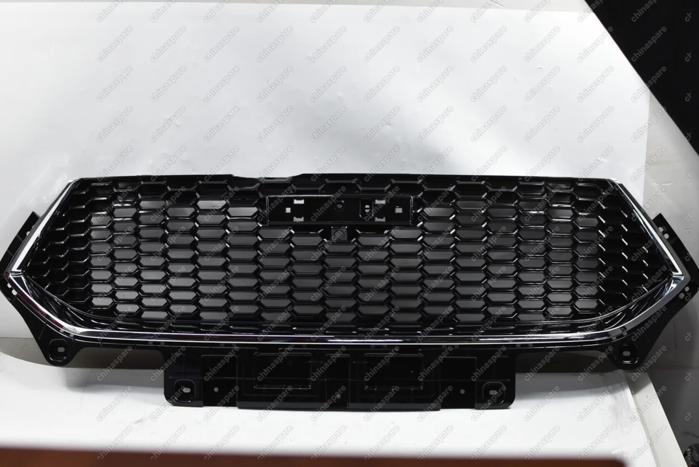 Решетка радиатора (под камеру) Haval F7 (уценка)