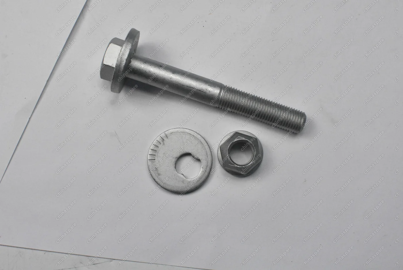 Болт развальный задней подвески подпружинного рычага SAT Zotye T600