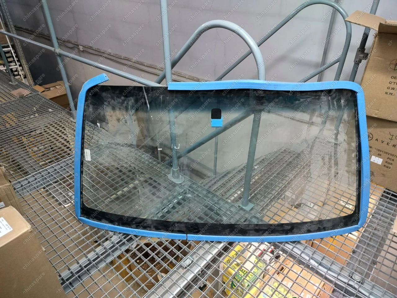 Стекло лобовое Mitsubishi Pajero III (зеленоголубая полоса, обогрев щеток)