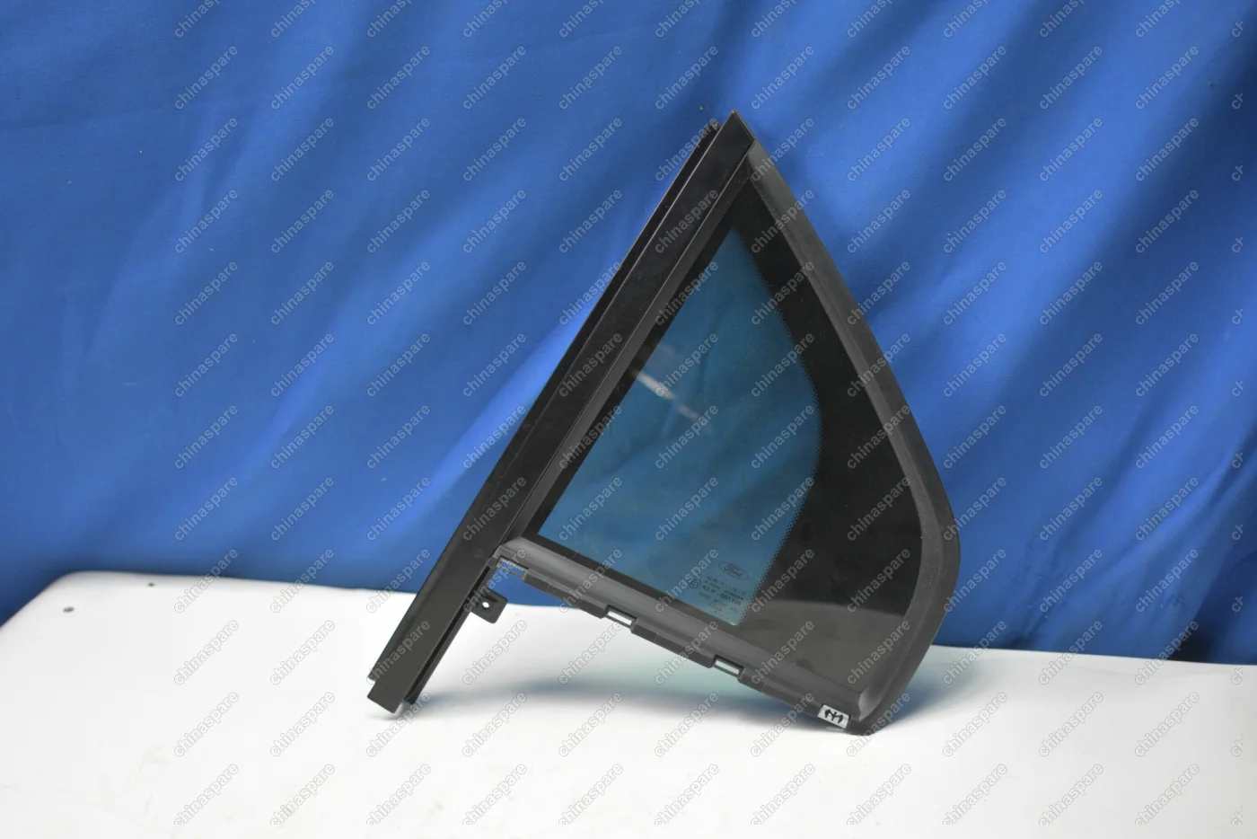 Стекло форточки (уголок) задней левой двери Ford Mondeo 4D 00-07