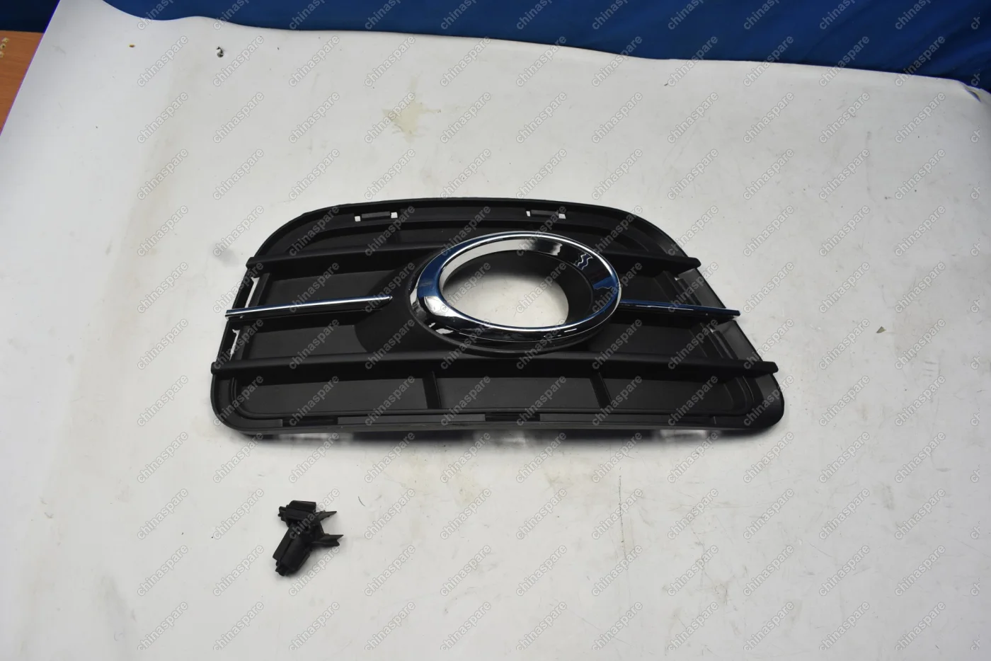 Решетка птф правая (c хромом) Zotye T600 (уценка)