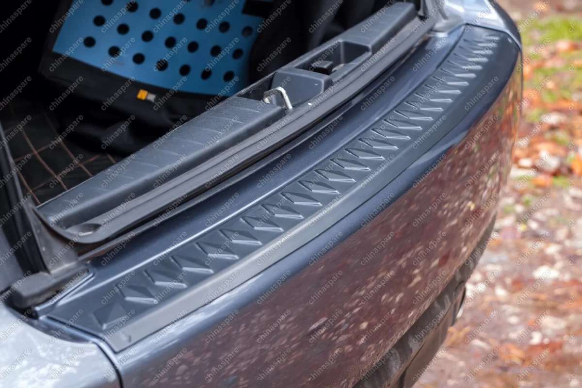 NMO002402 Накладка на задний бампер для MITSUBISHI Outlander 2007-2010, шагрень