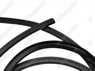 Уплотнитель стекла правой двери Ford Transit 2000-2006