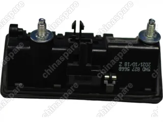 Кнопка замка двери багажника Volkswagen Tiguan 2007-2011 / Golf V 2004-2009