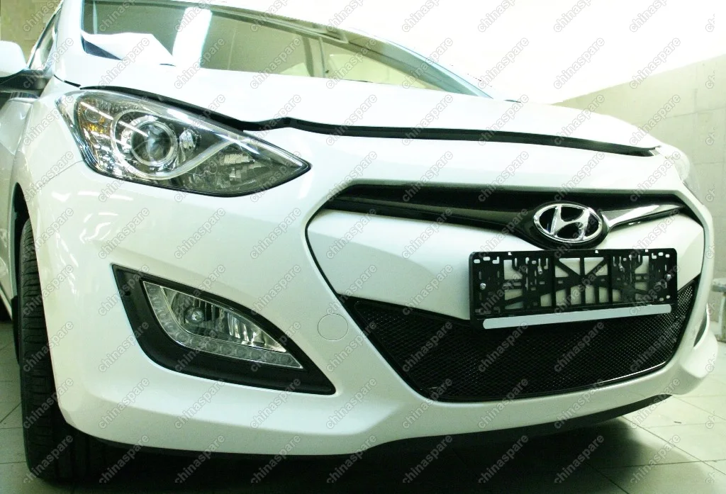 0125041115B Сетка на бампер внешняя для HYUNDAI i30 2011->, черн., 15 мм