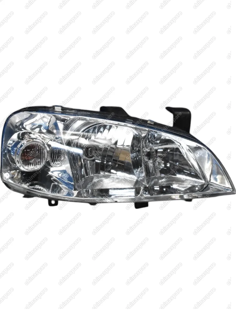 Фара головного света правая Chery Amulet (уценка)