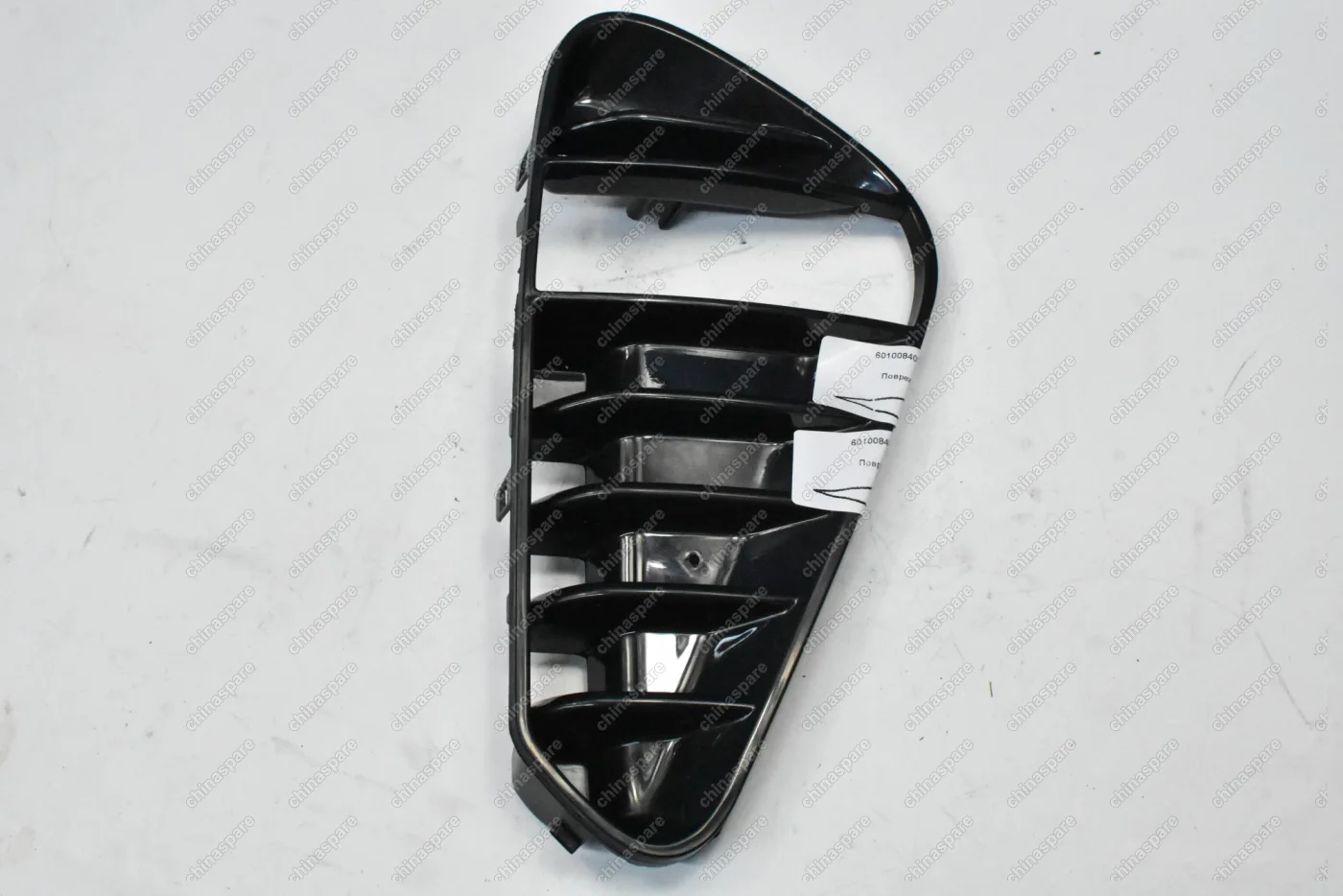 Накладка противотуманной фары передняя правая Geely Coolray (уценка)