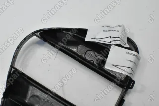 Накладка противотуманной фары передняя правая Geely Coolray (уценка)