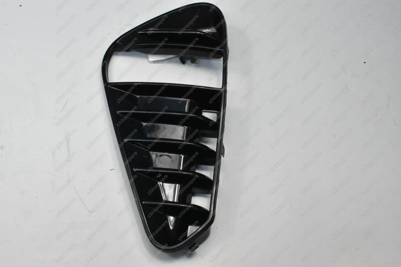 Накладка противотуманной фары передняя левая Geely Coolray (уценка)