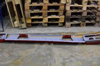 Бампер железный красный на самосвал HOWO (уценка)