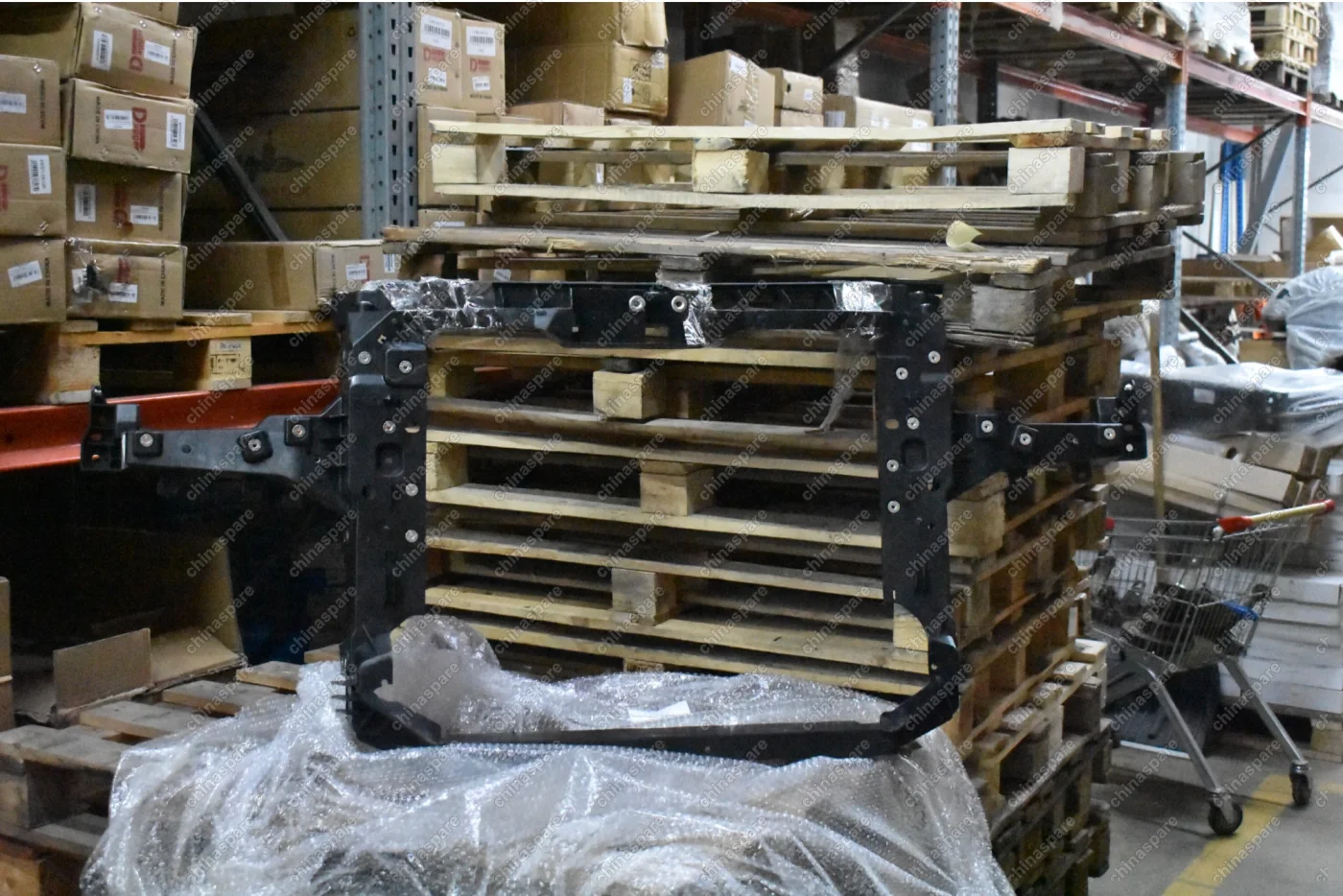 Рамка радиатора Geely Atlas (уценка)