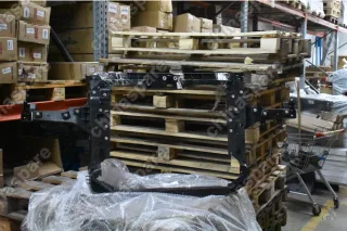 Рамка радиатора Geely Atlas (уценка)