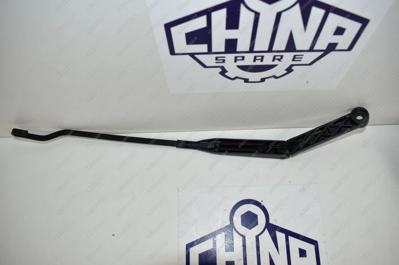 Рычаг стеклоочистителя правый Brilliance M1, M2