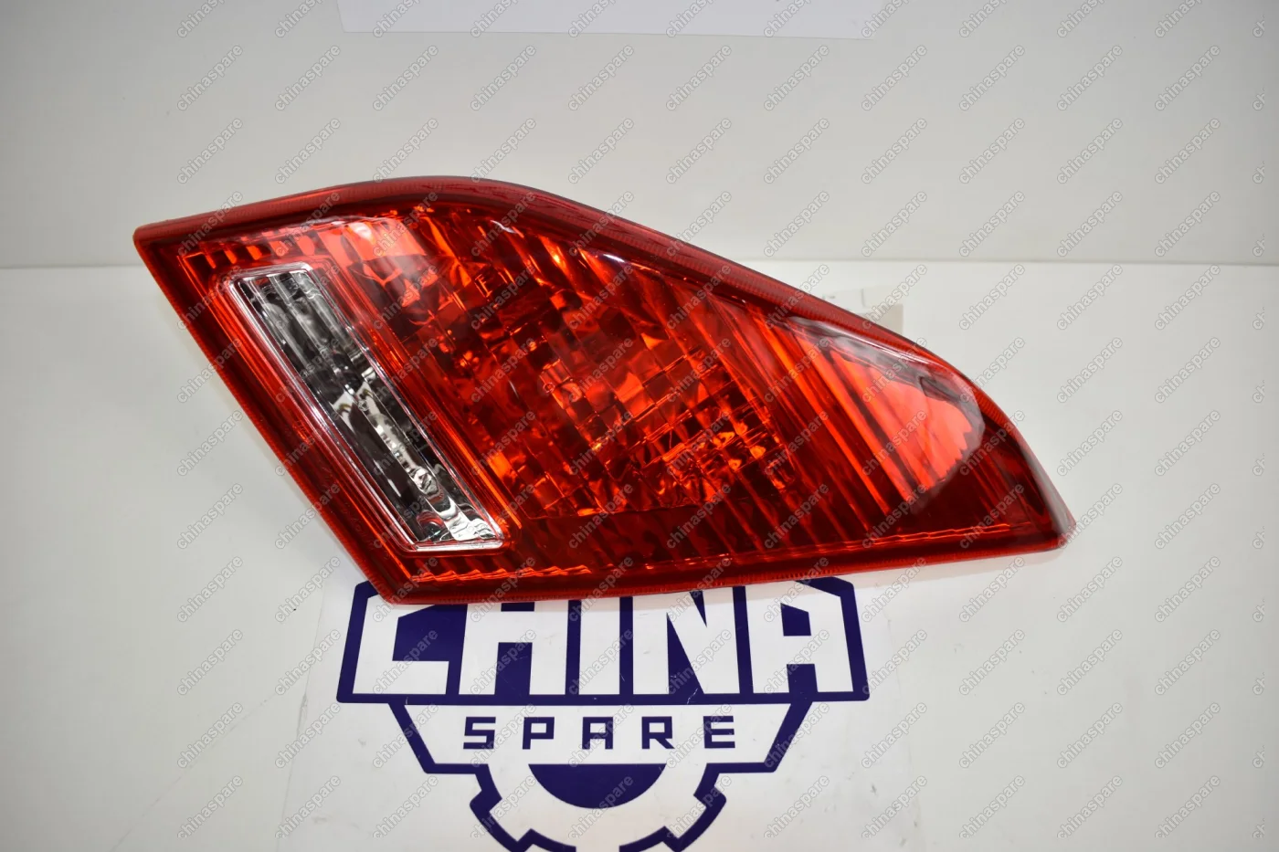 Фонарь задний правый (на крышке багажника) Brilliance M2