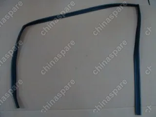 Уплотнитель стекла правой передней двери BYD F3