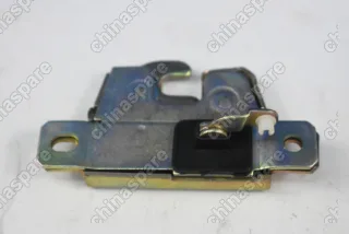 Замок багажника правый Chery Amulet