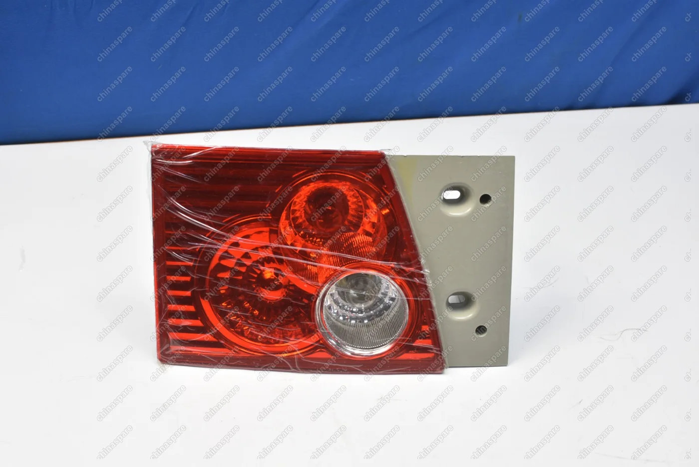 Фонарь задний левый внутренний (на крышке багажника) Chery Amulet