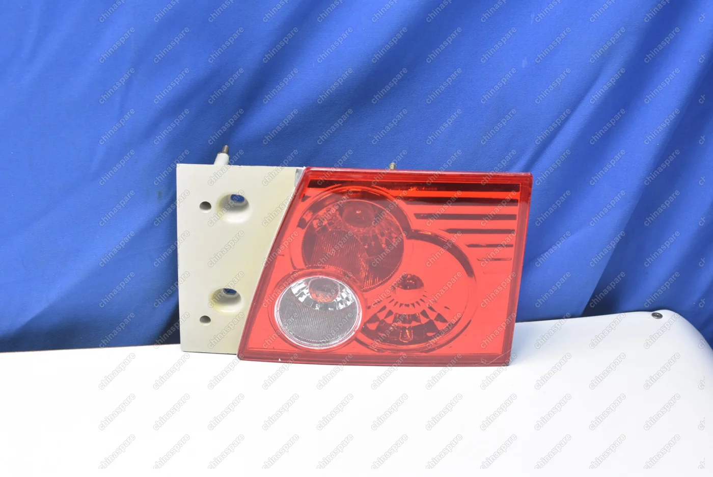 Фонарь задний правый внутренний (на крышке багажника) Chery Amulet