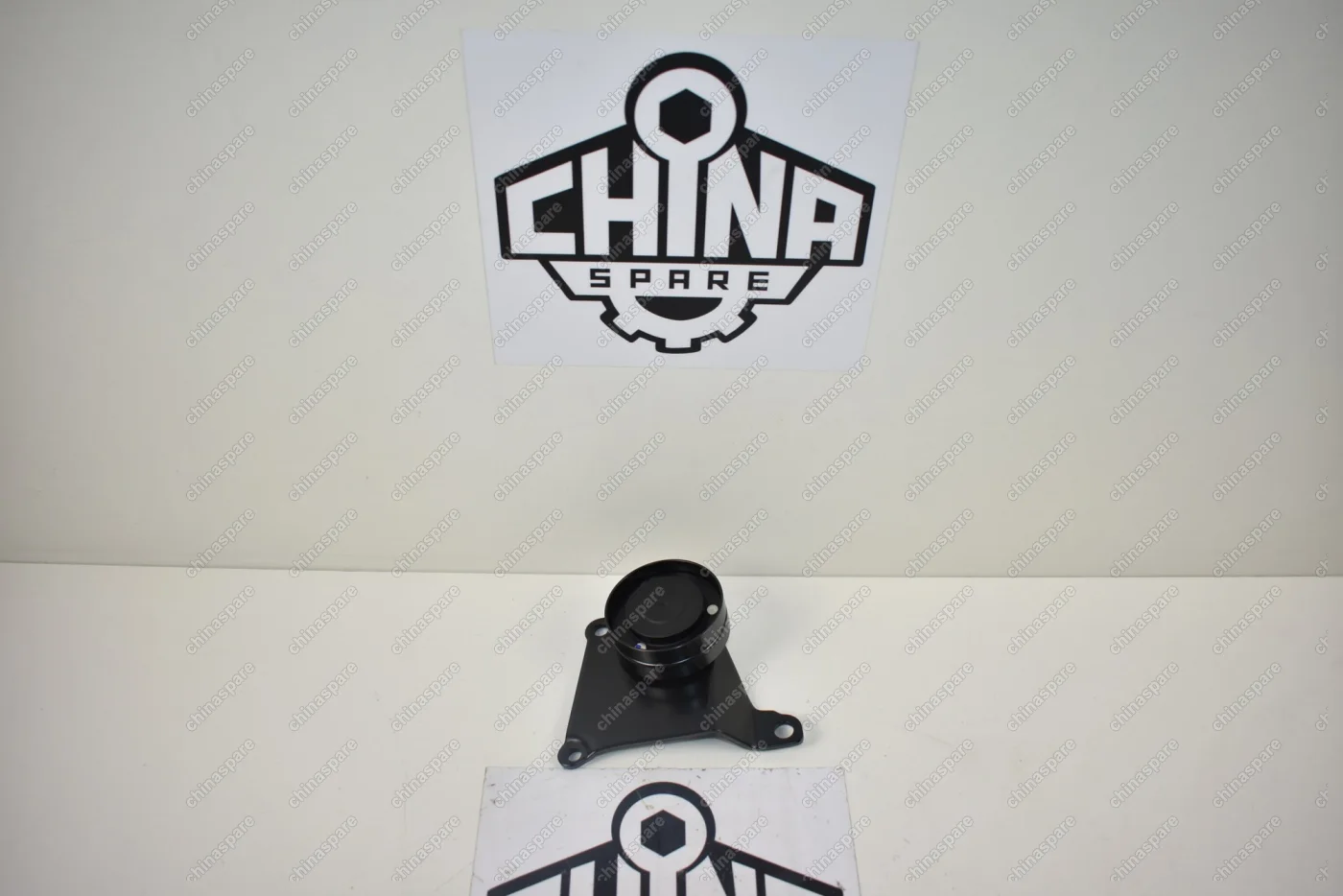 Кронштейн натяжного ремня ГРМ (С роликом) Chery Amulet, Fora