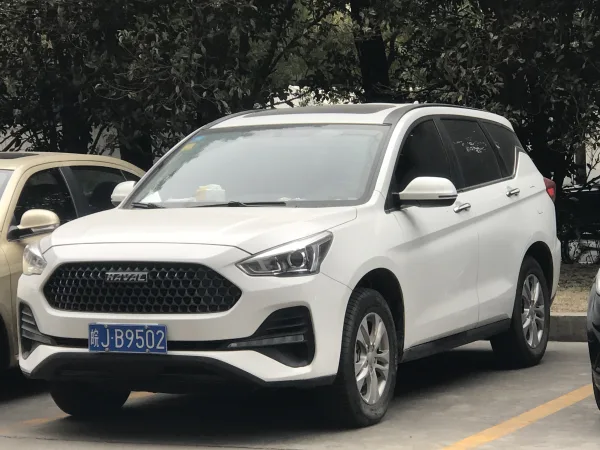Haval M6: честный обзор большого и практичного кроссовера