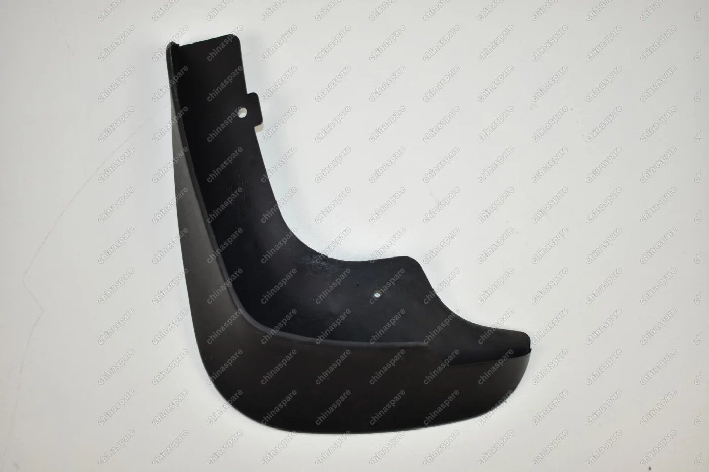 Брызговик передний левый Chery Bonus