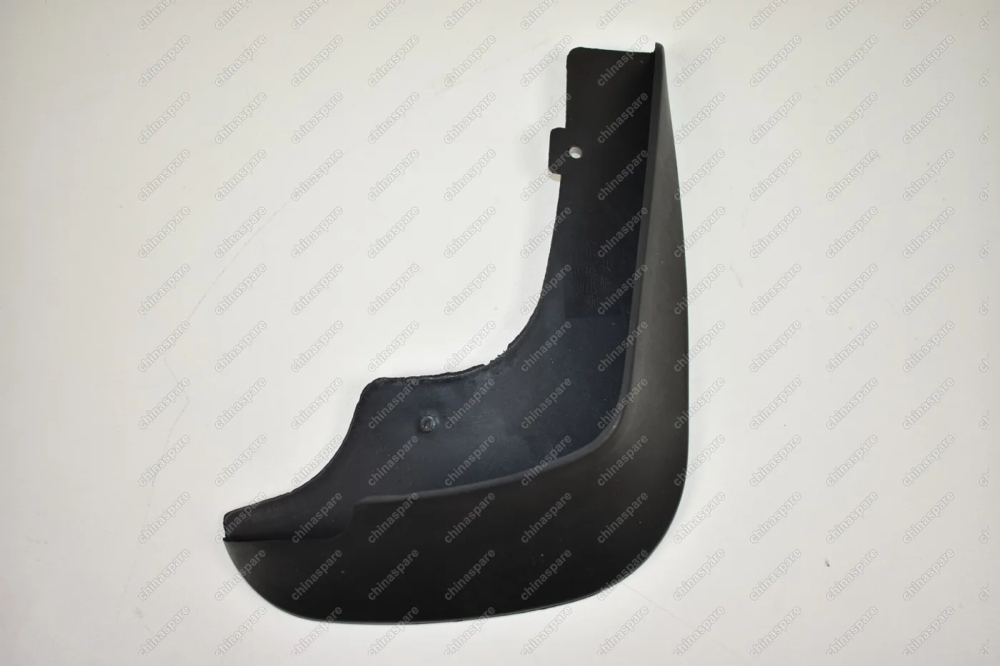 Брызговик передний правый Chery Bonus