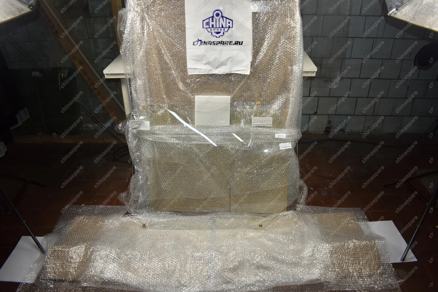 Стекло Ветровое BOBCAT S130 / S150 / S175 / S250 (С отверстием под стеклоочиститель) 894*725