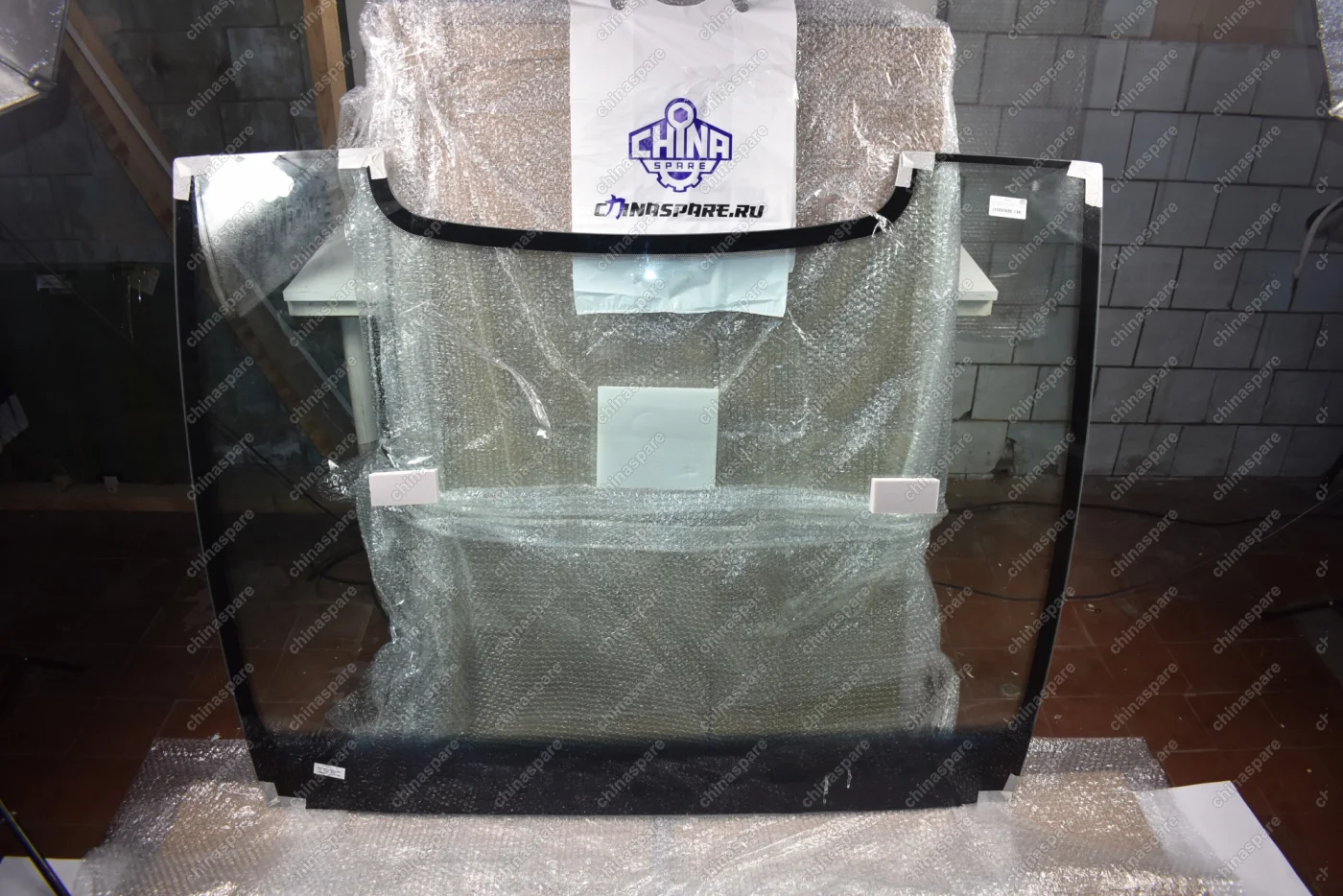 Стекло Ветровое HIDROMEK 102B / 102S / 105 (ЗП, Т3) 1420-1060 Триплекс